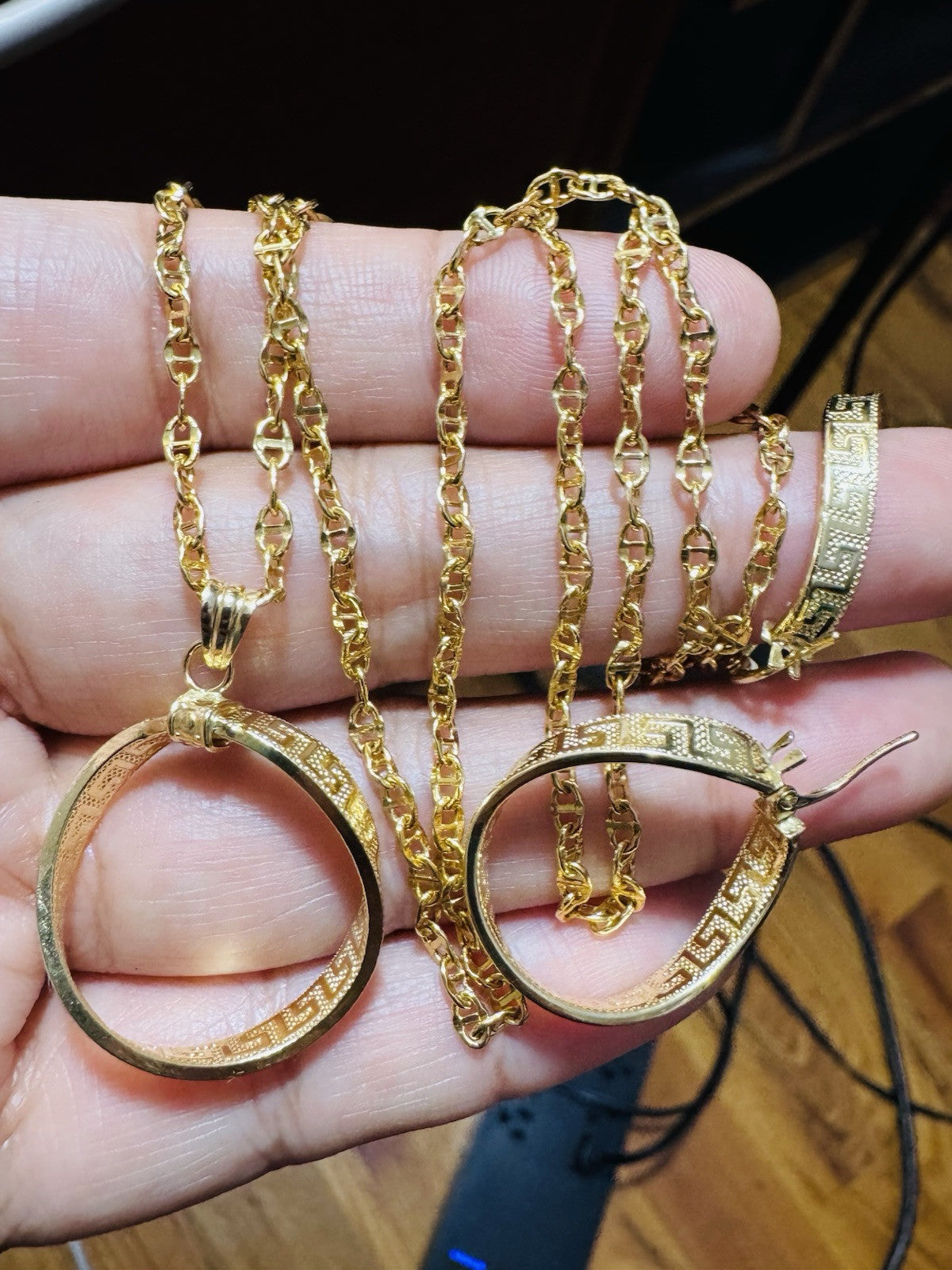 5785637