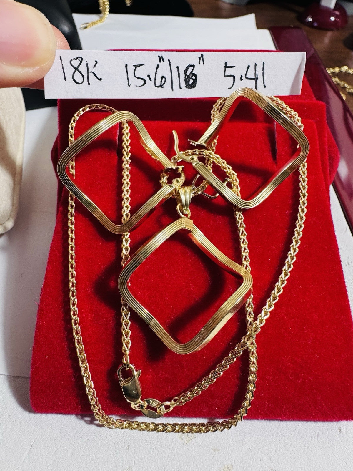 5698118